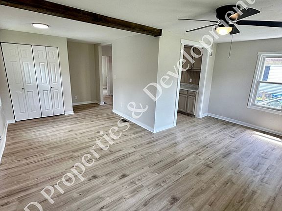 3rd image of 1812 W Calhoun St