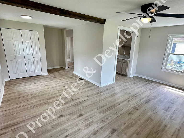 1812 W Calhoun St — Photo 3