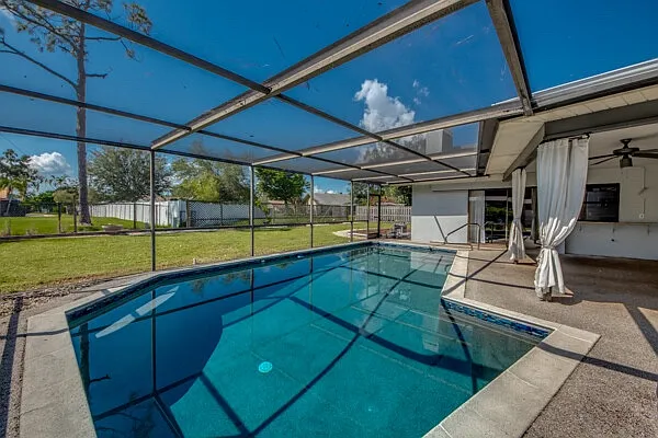 3 bed, 2.5 bath, 2109 sqft, $3,300 — Photo 2