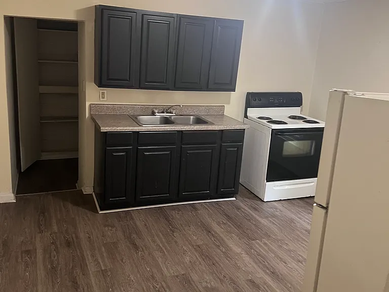 706 Maple Ave #3 — Photo 9