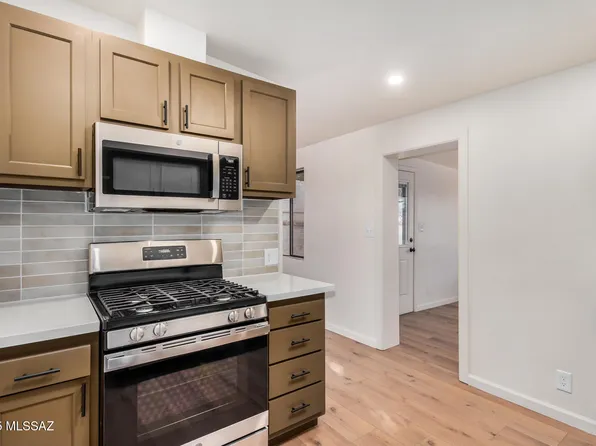 2412 E Warwick Vis, Tucson, AZ 85713