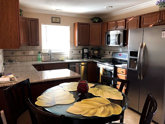 5th image of 514 109th Ave N Unit 2