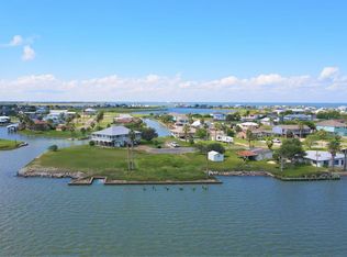 230 Pintail Ln, Rockport, TX 78382