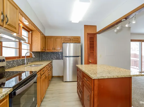 900 NW 69th St, Kansas City, MO 64118