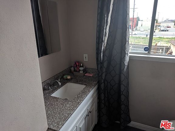 3rd image of 10809 S Hobart Blvd