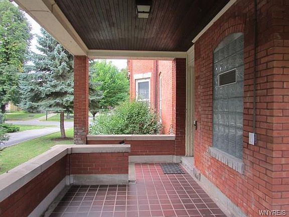 3rd image of 455 Linwood Ave #1