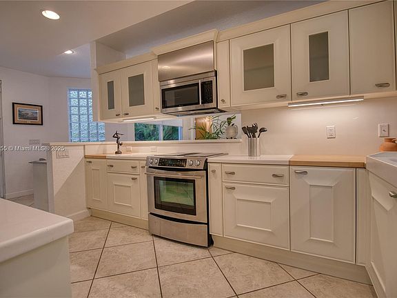 5th image of 2200 Lincoln Ave #1