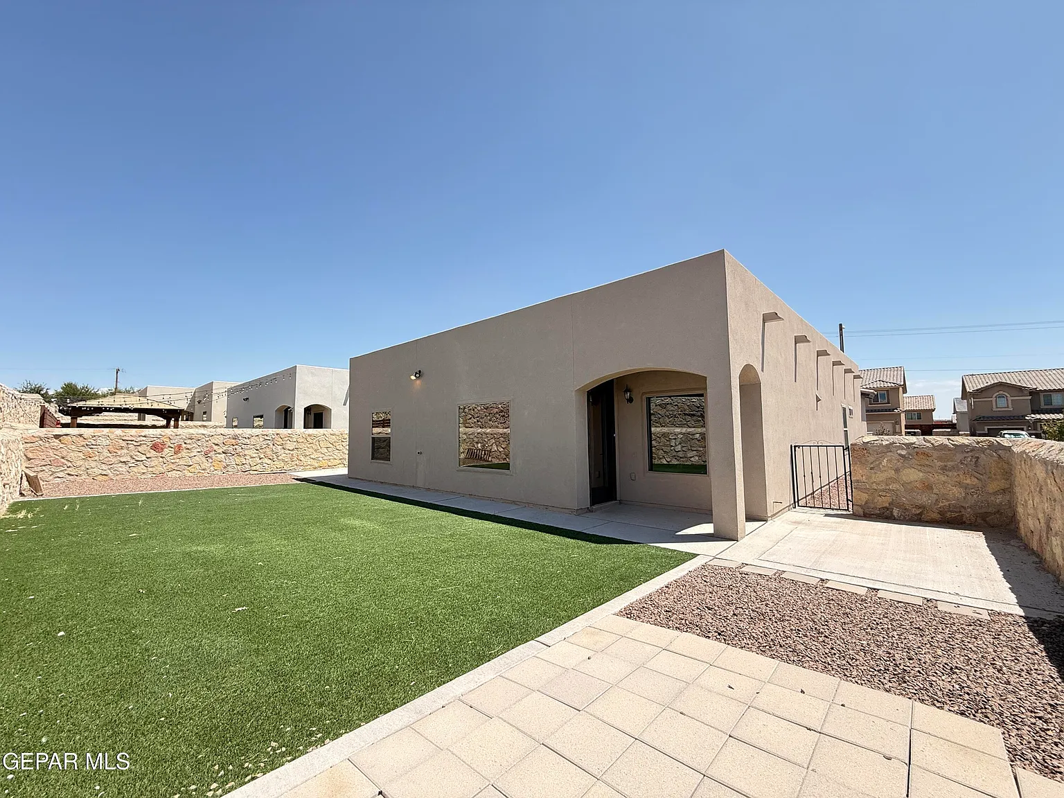 4 bed, 2.0 bath, 1812 sqft, $2,100 — Photo 4