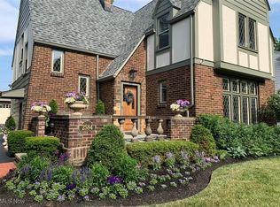 2584 Ashurst Rd, University Heights, OH 44118