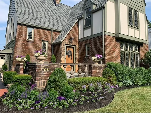 2584 Ashurst Rd, University Heights, OH 44118