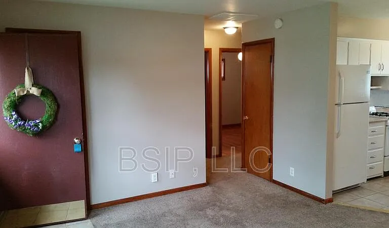 502 NE Freeman Ave — Photo 3