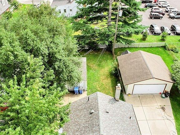 3rd image of 8676 Robindale Ave