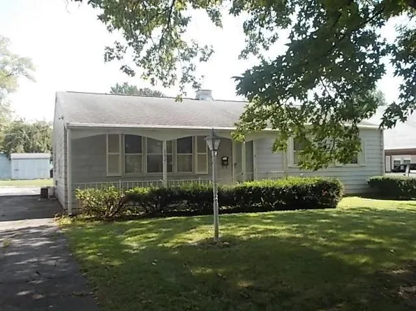 602 Cherry St, Pana, IL 62557