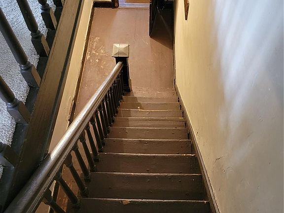 3rd image of 811 10th St