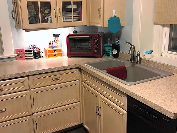 3rd image of 1363 Delaware Ave #1R