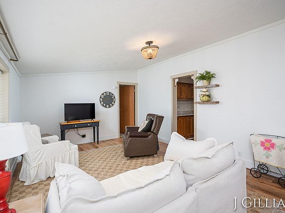 4th image of 14448 Devon Dr
