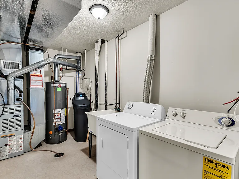 6834 Meadow Grass Ln S — Photo 33
