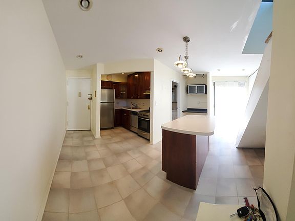 2nd image of 175 Zoe St APT 6E