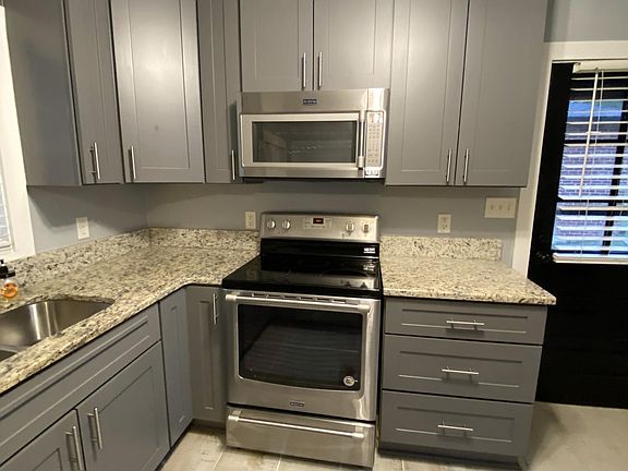 4th image of 2925 Diana Dr SW
