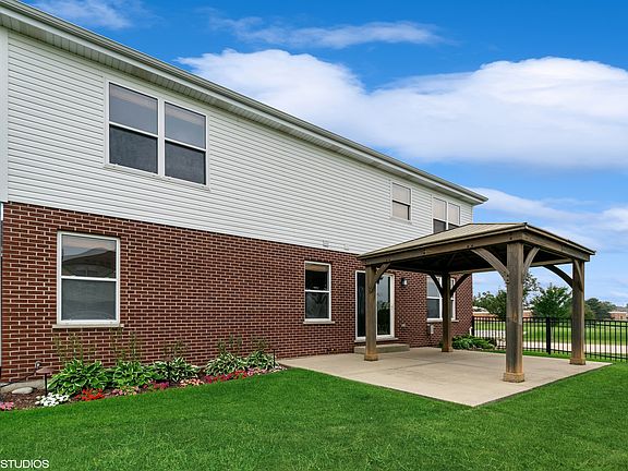 2nd image of 807 Karen Ln