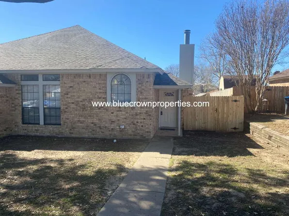 10307 Lone Pine Ln, Fort Worth, TX 76108