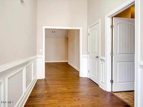 3rd image of 1213 Derby Lane