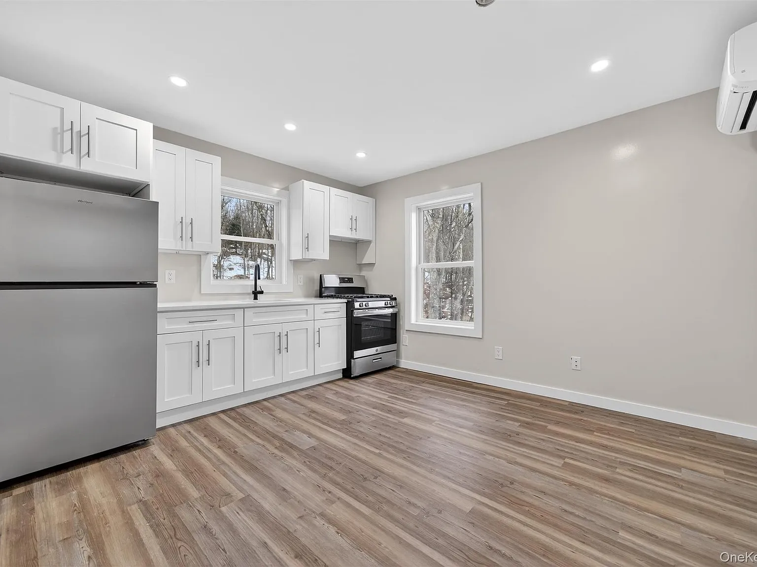 2 bed, 1.0 bath, 700 sqft, $1,400 — Photo 2