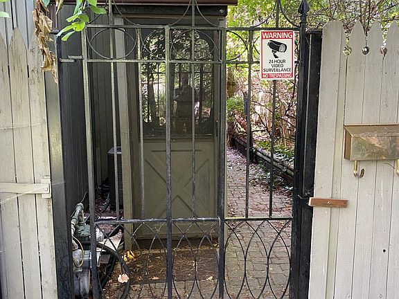MAIN ENTRANCE TO APARTMENT