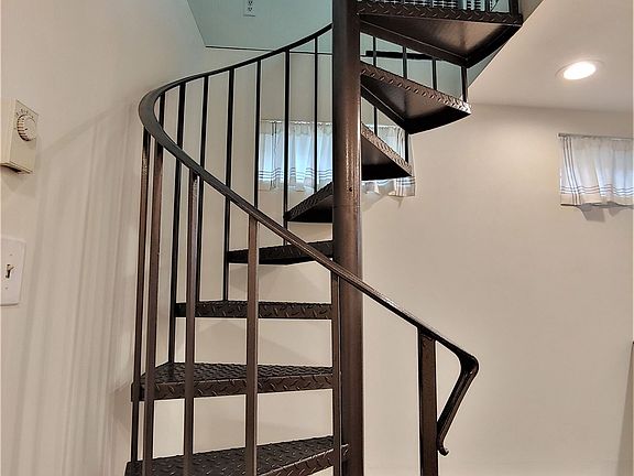 0828211551_HDR