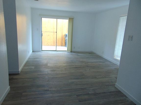 2nd image of 407 Live Oak St #407