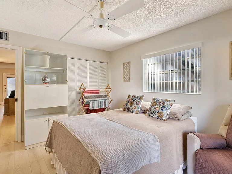 825 E Normandy Trl #R — Photo 20