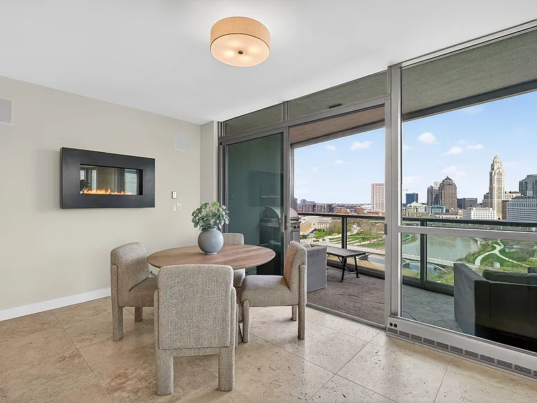 1 Miranova Pl #1840 — Photo 42