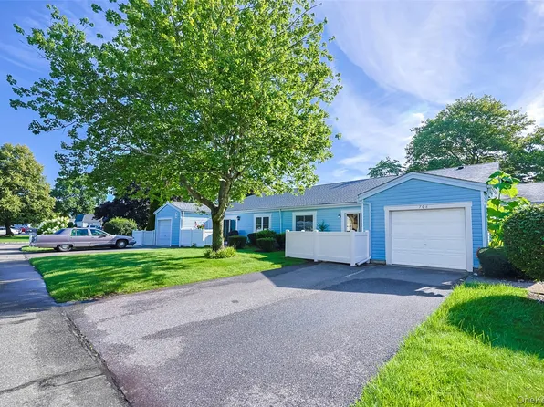 708 W Cabot Court #708, Saint James, NY 11780
