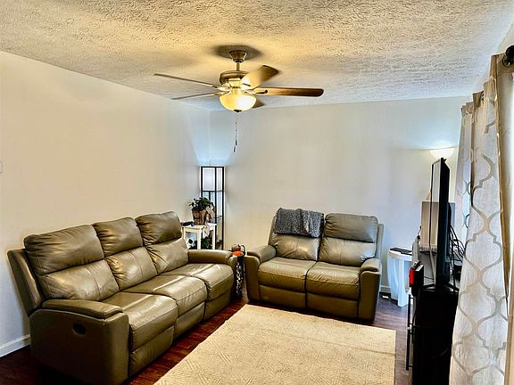 3rd image of 720 Regina Ct