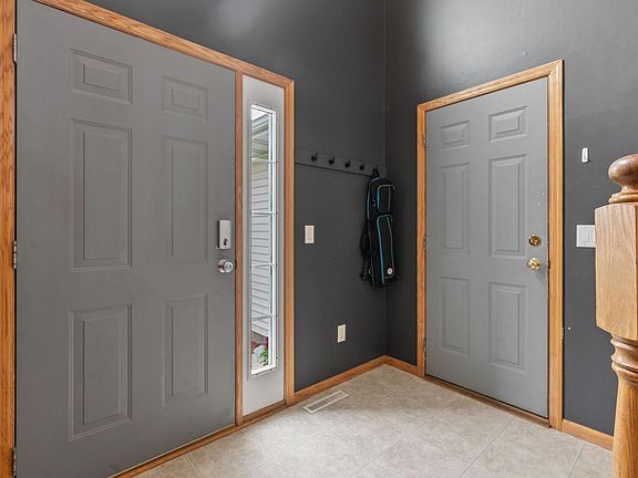 5th image of 303 Bavaria Ln