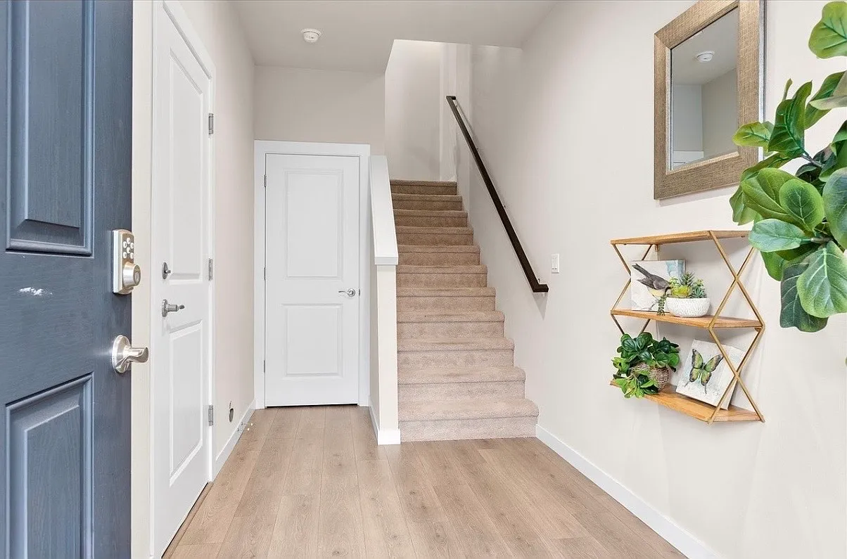 3 bed, 2.5 bath, 1842 sqft, $3,200 — Photo 1