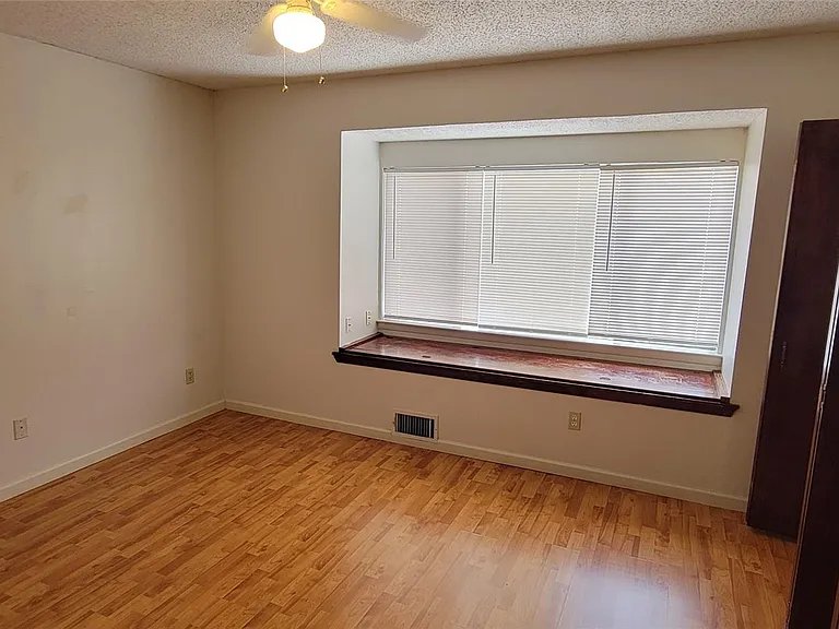 1221 W Hopkins St #7 — Photo 8