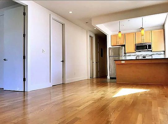 5th image of 719 Dean St #2R
