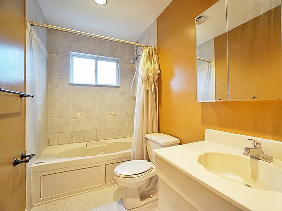 4th image of 3 Daniella Ct Floor 1