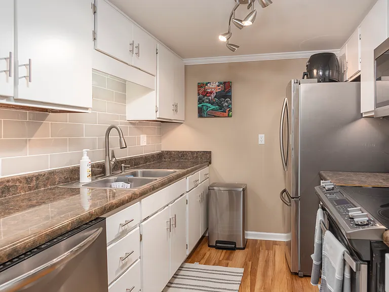 510 E Gillespie St #B8 — Photo 7