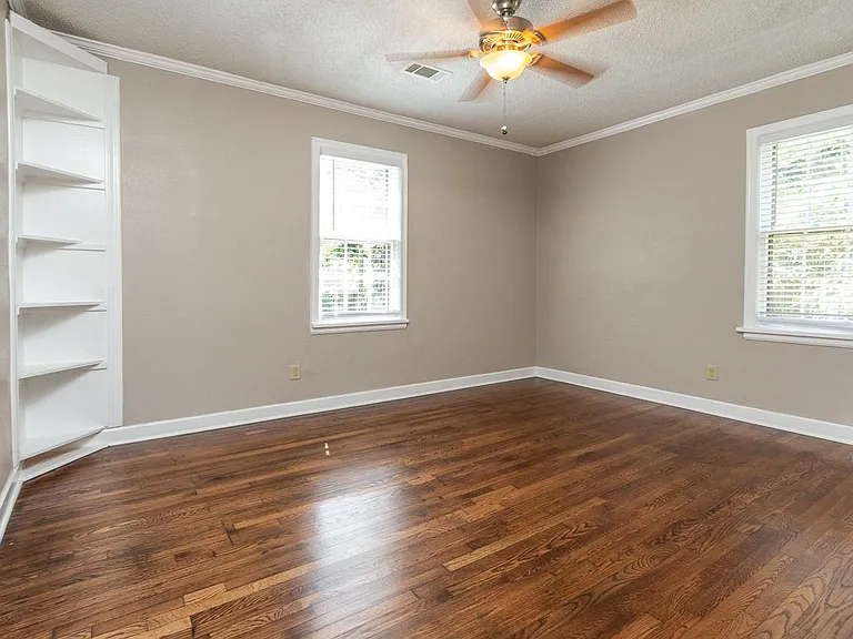 956 Biggs St — Photo 6