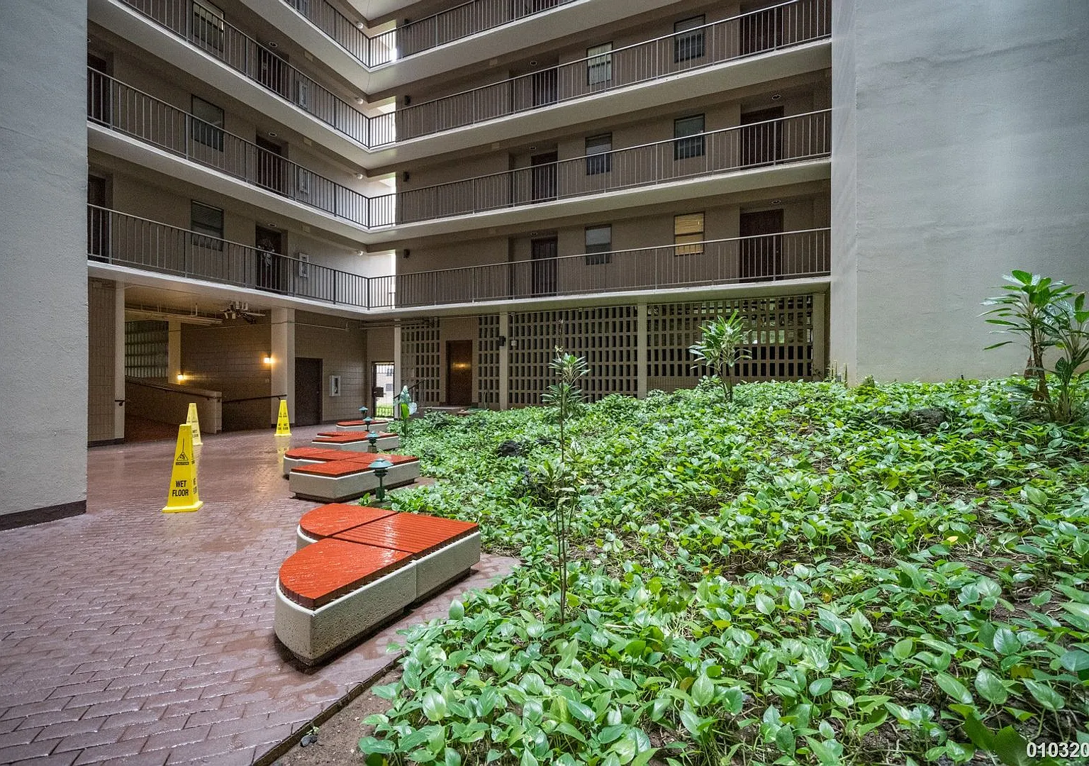 2br/2ba/2pkg In Park At Pearl Ridge — Photo 3