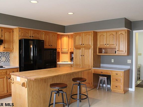 5th image of 561 Westgate Dr