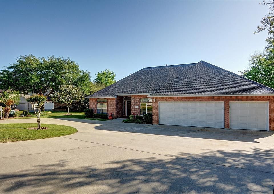 1st image of 136 Harbour Town Cir