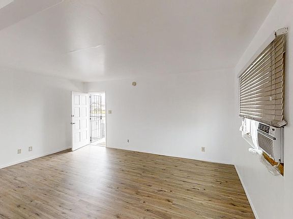 3rd image of 527 W 88th St #0