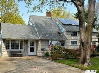 135 Meridian Rd, Levittown, NY 11756