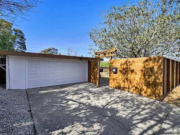 2nd image of 1269 N Parkwood Drive