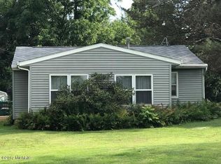 2176 E Glendora Rd, Buchanan, MI 49107