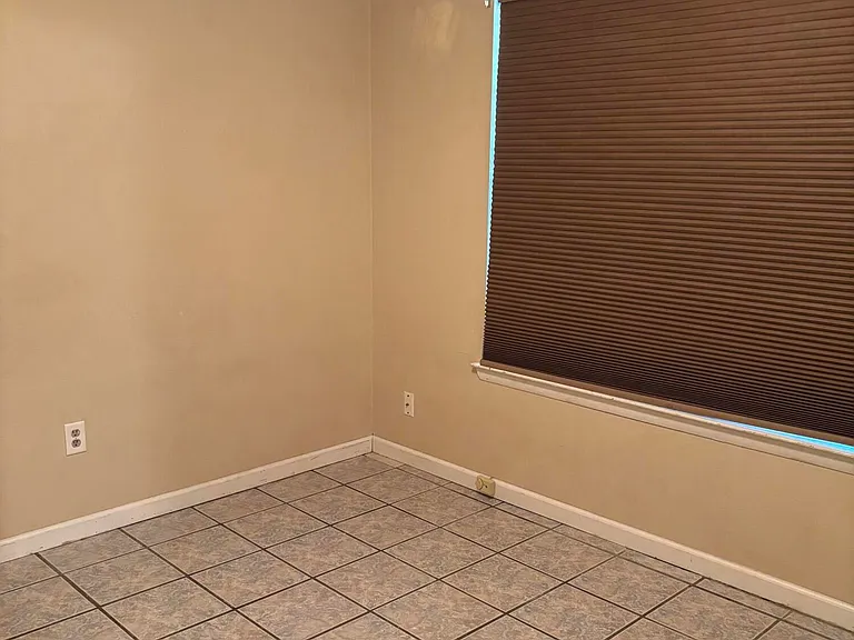 4908 Fairwood Dr — Photo 32
