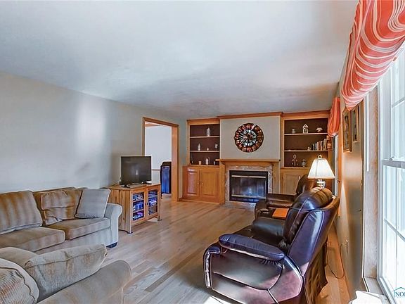 2nd image of 530 Carol Dr